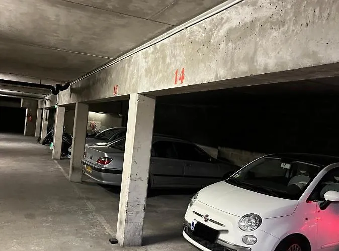 Cosy Duplex Avec Parking A 19 By Immo Kit アパート パリ